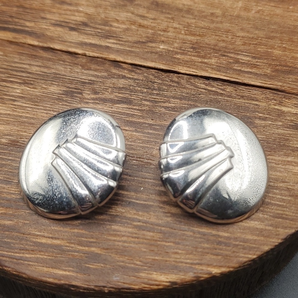 Monet estate clip on saucer earrings round‎ E476